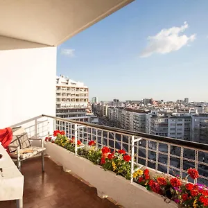 Quad Avenue Apartment